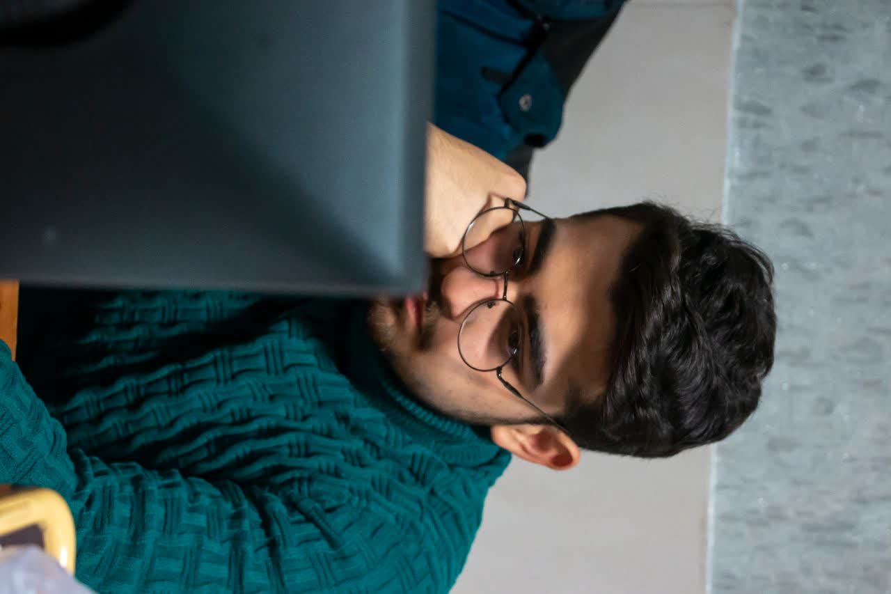 سازنده تقویم نگار